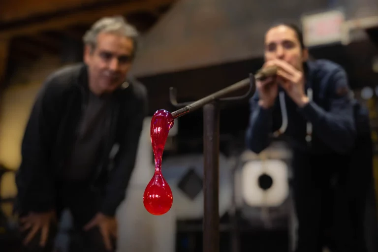 Palau-del-Vidre : Initiez-vous au soufflage de verre dans un atelier authentique